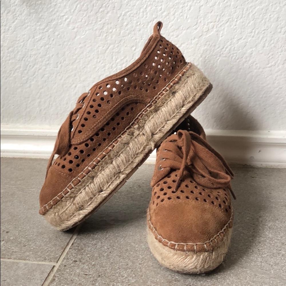 Summer wedge sneaker